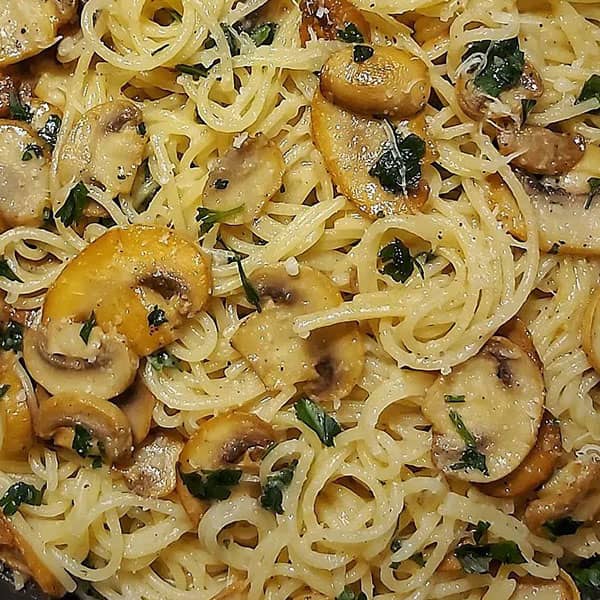 طرز تهیه اسپاگتی سیر و قارچ